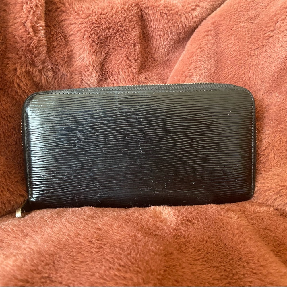 Louis Vuitton Black Epi Leather Zippy Wallet